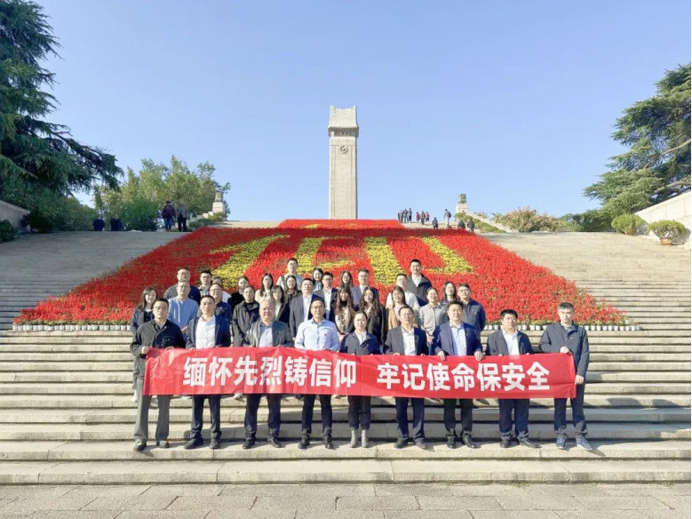 緬懷先烈鑄信仰，牢記使命保安全——江遠(yuǎn)散貨公司黨支部與南京人保營業(yè)部黨支部開展結(jié)對共建活動