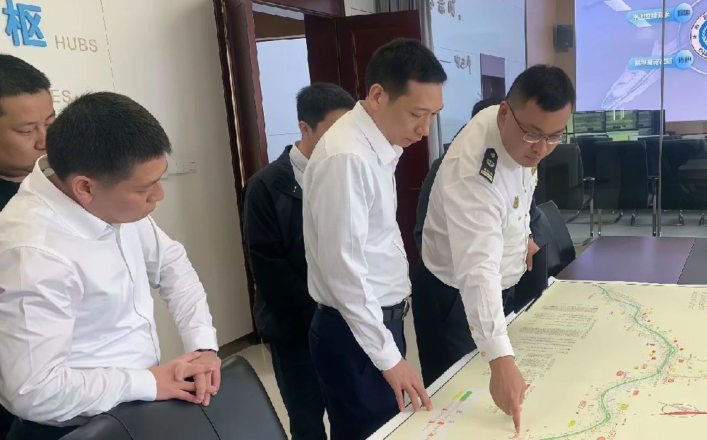 江蘇遠洋所屬散貨公司赴南京海事局指揮中心參觀學習