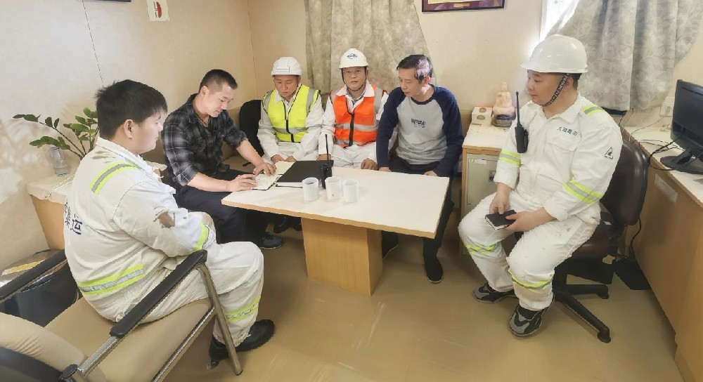 情暖遠洋船艙 筑牢安全防線——江蘇遠洋散貨公司開展“江遠遠明”輪節(jié)前安全檢查與慰問