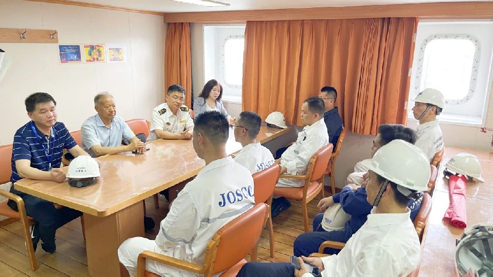 “世界海員日”專題 | 江蘇遠(yuǎn)洋開展“江遠(yuǎn)蘭州”輪船員慰問活動