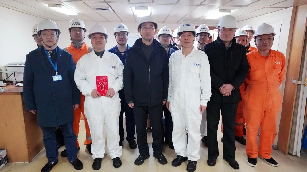 公司領(lǐng)導(dǎo)春節(jié)期間慰問堅(jiān)守崗位一線船員