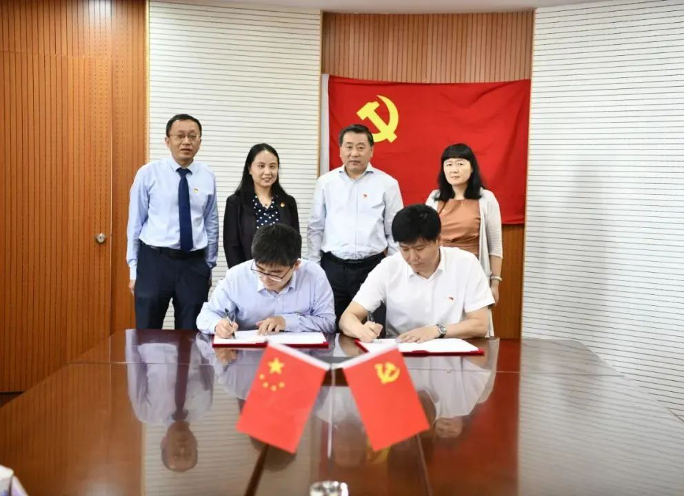 江蘇遠(yuǎn)洋總部二支部與招商銀行南京分行湖南路一支部結(jié)對(duì)共建