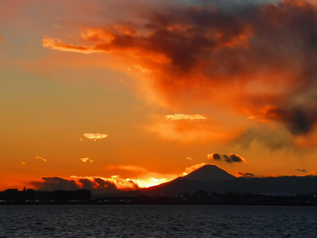 海員文藝社 | 請收下這份海景明信片，當(dāng)富士山遇上落日！