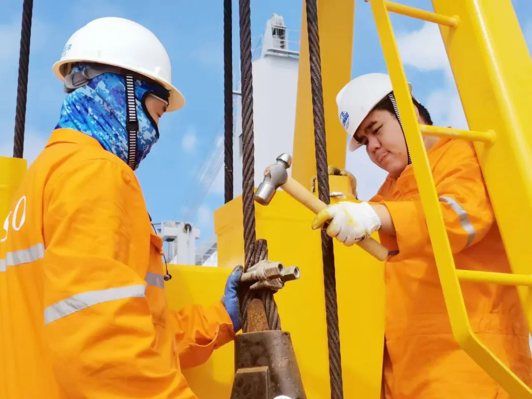 戰(zhàn)高溫 | “秋老虎”來襲， 他們還在“汗”衛(wèi)船舶！