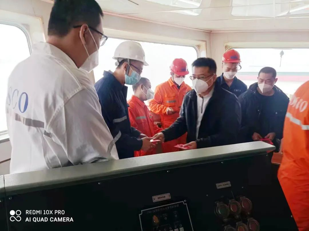 江蘇遠(yuǎn)洋通海航運(yùn)開展春節(jié)安全檢查并慰問船員