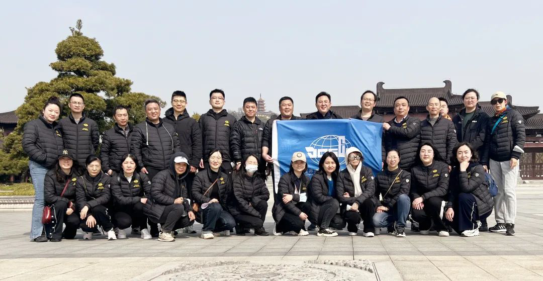 新世紀(jì)黨支部：學(xué)雷鋒 我行動