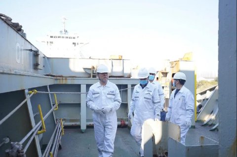 慰問(wèn)鼓干勁 開工向前犇