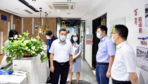 江蘇遠(yuǎn)洋領(lǐng)導(dǎo)督查一線疫情防控和安全生產(chǎn)工作并開展夏季安康“三送”活動(dòng)