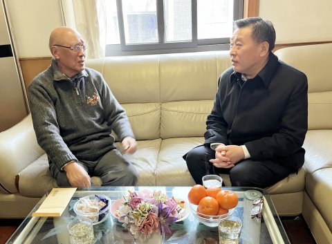 扶貧濟(jì)困獻(xiàn)愛心，溫馨和諧過春節(jié)