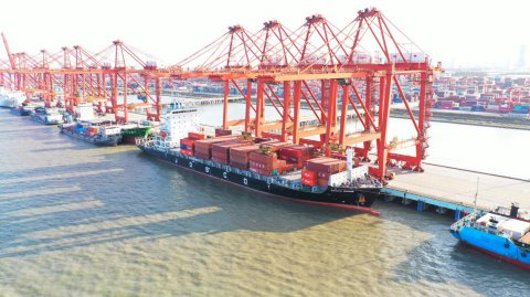 江蘇遠(yuǎn)洋所屬太倉海運(yùn)首次實(shí)現(xiàn)香港籍船舶自引自靠